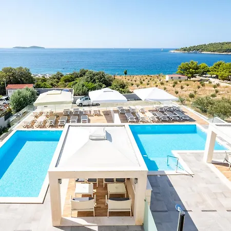 Life Sea View & Pools