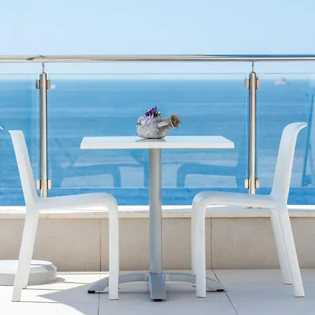 Life Sea View & Pools Apartmán *