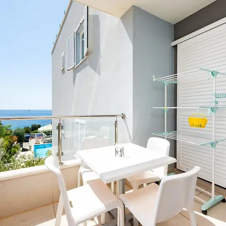 Life Sea View & Pools *
