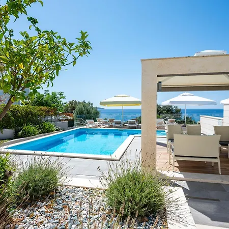 Life Sea View & Pools